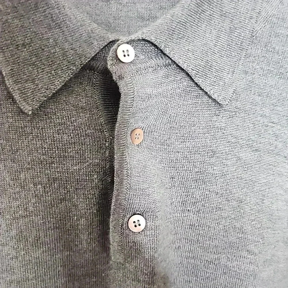 Brook Brothers Wool/ Silk and Cashmere Men Olive Green light weight  sweater.